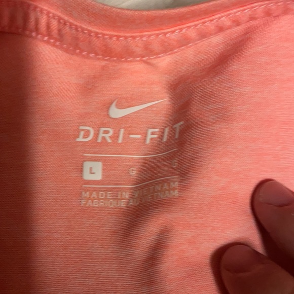 Nike shirt. Peach. Dry fit - Picture 2 of 2
